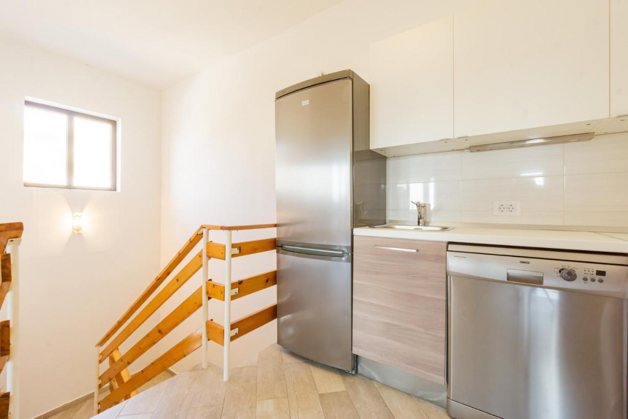 Kob Orog Good Location With Sea Views And Modern Decor Apartment Metajna Exterior foto