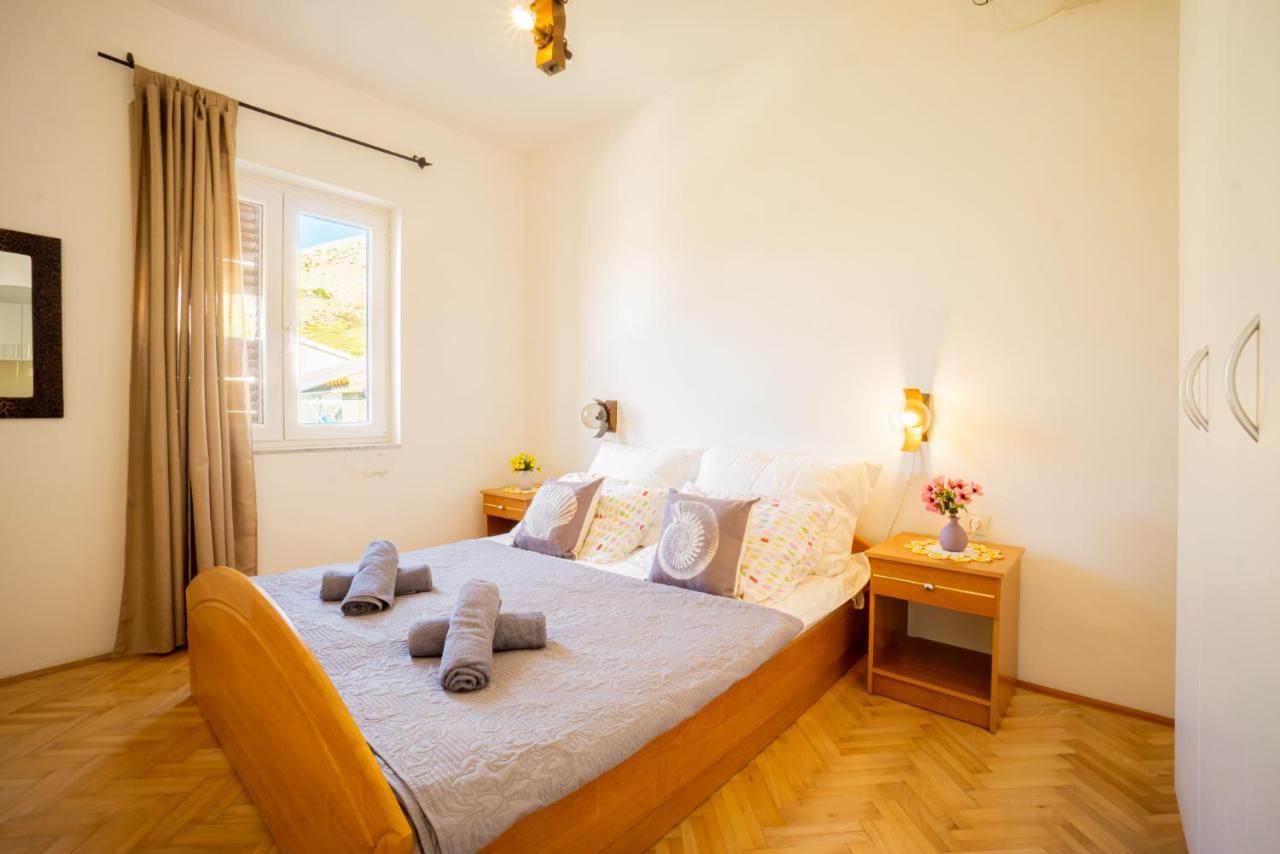 Kob Orog Good Location With Sea Views And Modern Decor Apartment Metajna Exterior foto