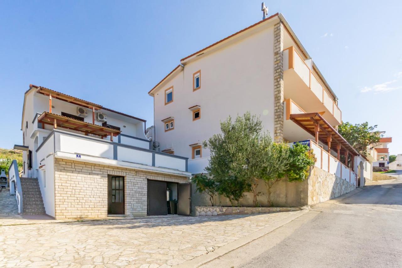 Kob Orog Good Location With Sea Views And Modern Decor Apartment Metajna Exterior foto