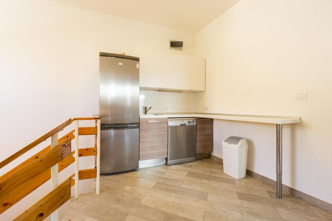 Kob Orog Good Location With Sea Views And Modern Decor Apartment Metajna Exterior foto