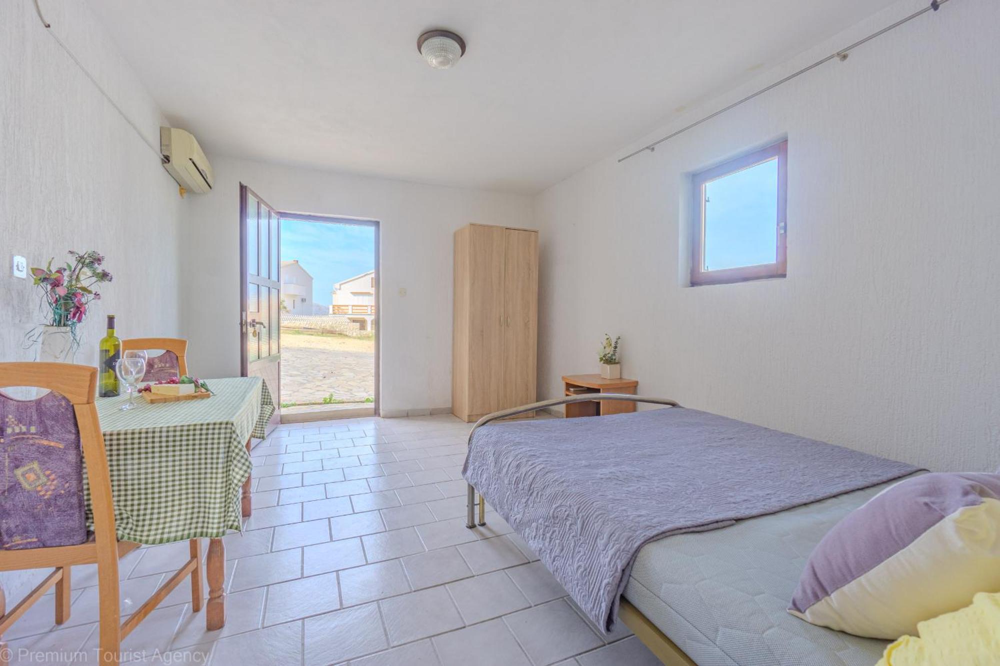Kob Orog Good Location With Sea Views And Modern Decor Apartment Metajna Exterior foto